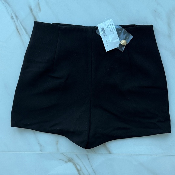 INTERMIX Shorts - Picture 4 of 4